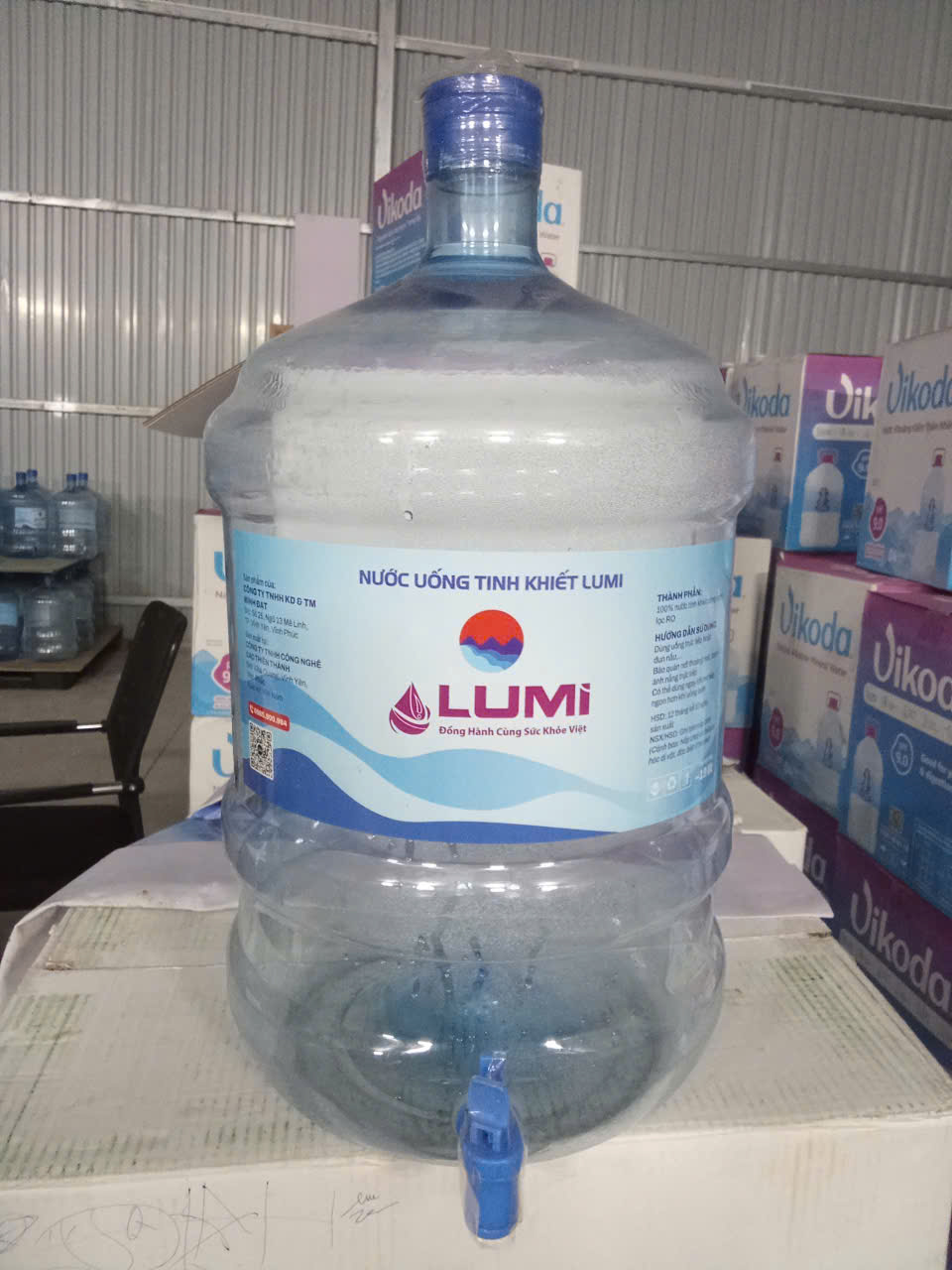 Nước Khoáng LuMi Bình 19 Lít (Có Vòi)